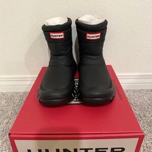 Hunter Intrepid Waterproof Insulated Snow Boots in Black- Size Women's 7